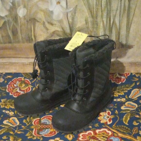 NWT Black Fur-Lined Winter Boots - Picture 1 of 4